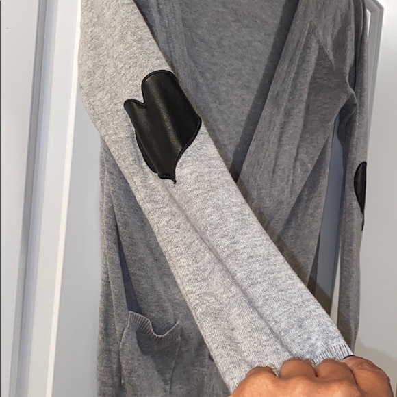 Grey V-neck button down Cardigan - Picture 3 of 7